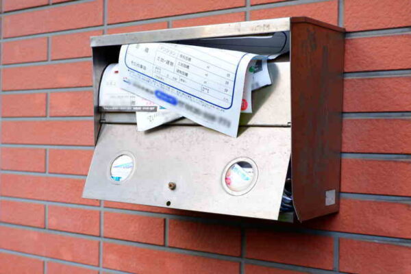 空き家の実家に届く死亡した親宛の郵便物の転送・停止手続きのやり方